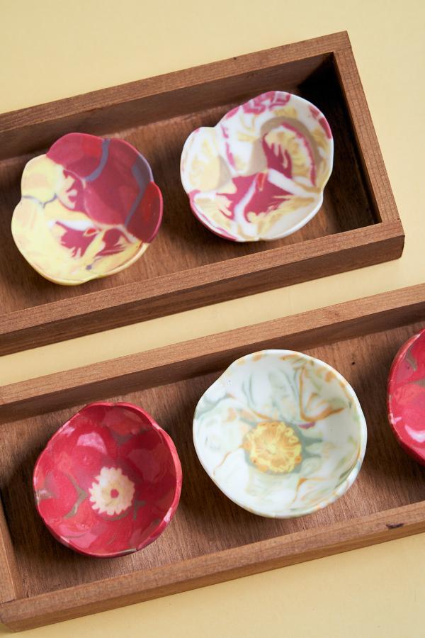 「滋賀県立陶芸の森」のミュージアムショップで、世界が注目する陶芸の里に集まる、アーティスト作品をショッピング。