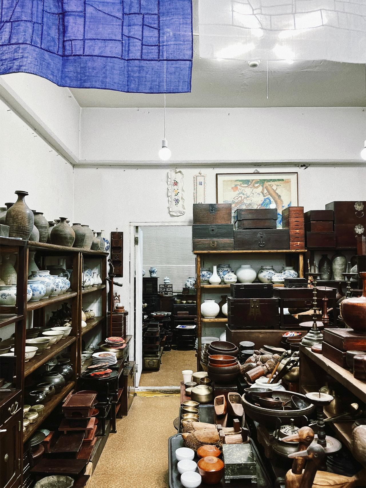 韓国の骨董屋（写真提供：石井佳苗）