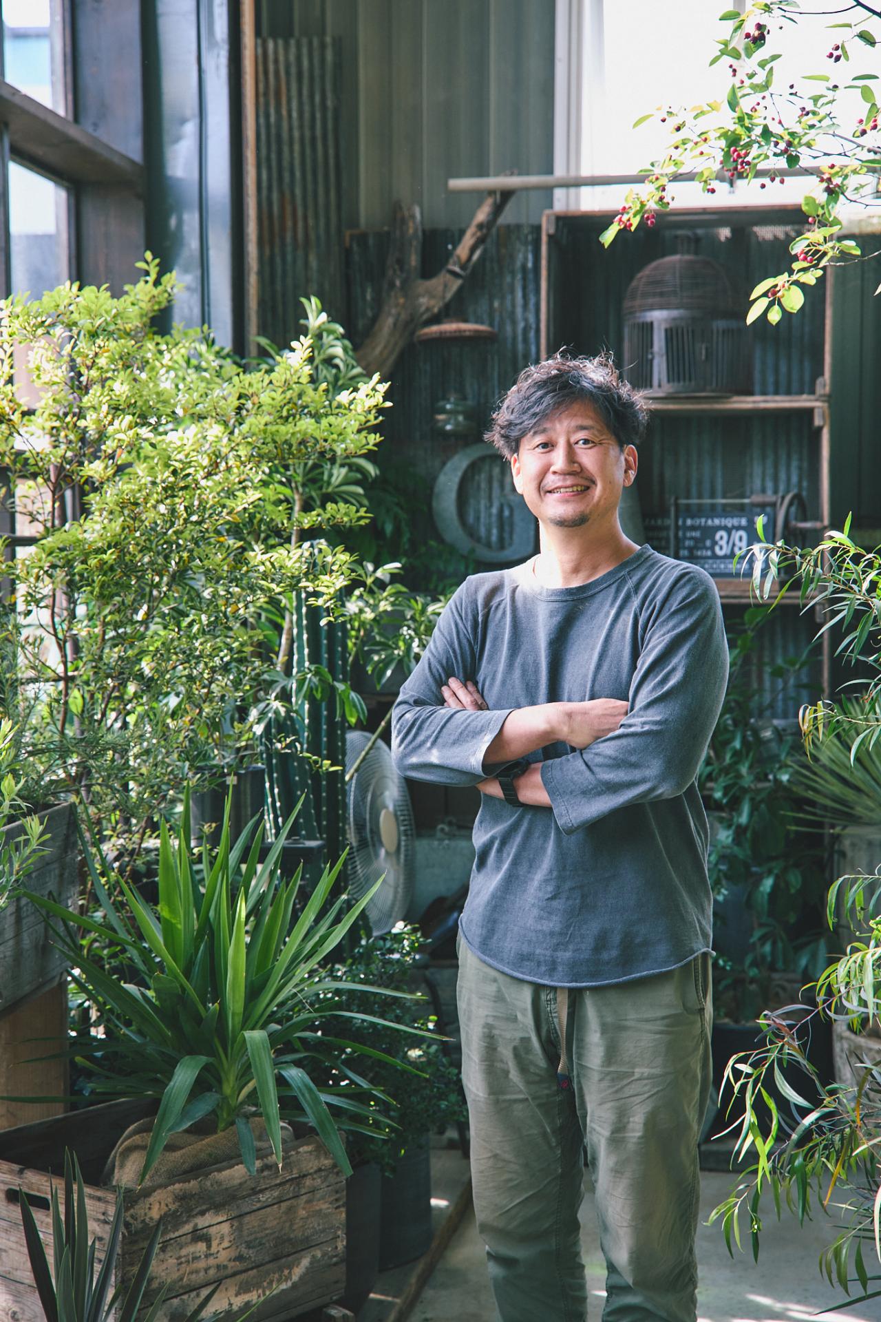 〈garage TOYOHASHI〉オーナーの二村昌彦さん。種苗会社の次男として生まれ、2007年にお店をオープン。