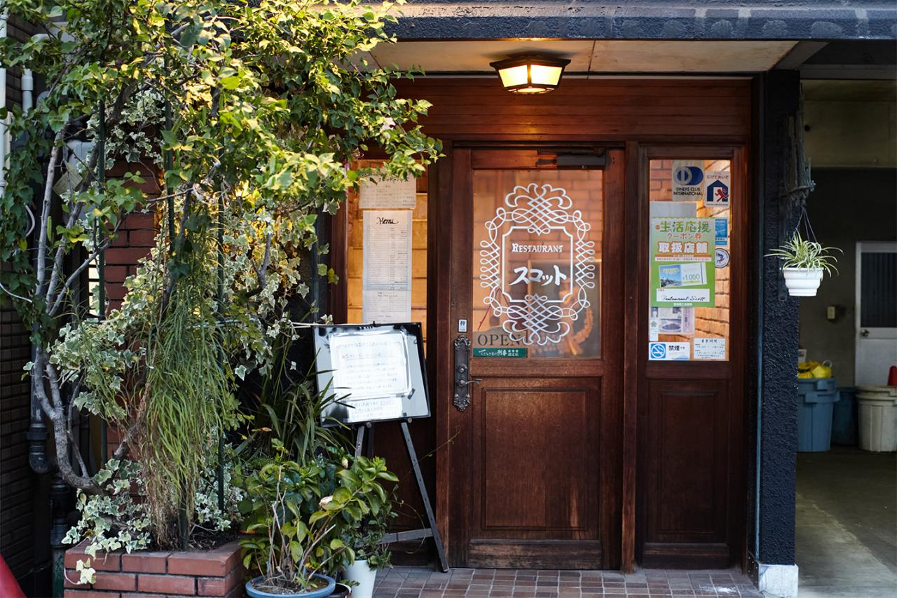 オープン当初から、洋画家の鈴木信太郎や、志賀直哉などが訪れていた。