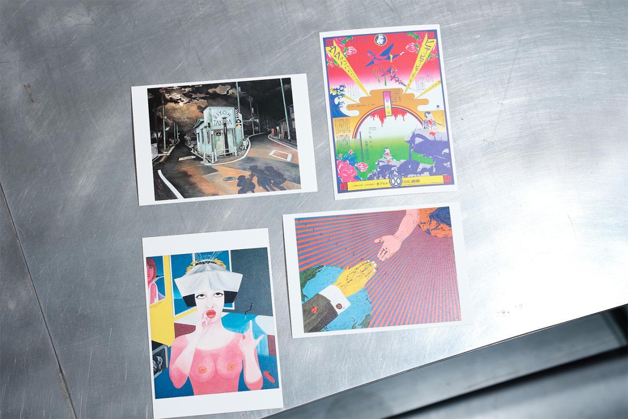 横尾忠則のグッズはショップでも多く取り扱う。今人気なのは過去に手がけたポスター作品を使ったポストカードだという。