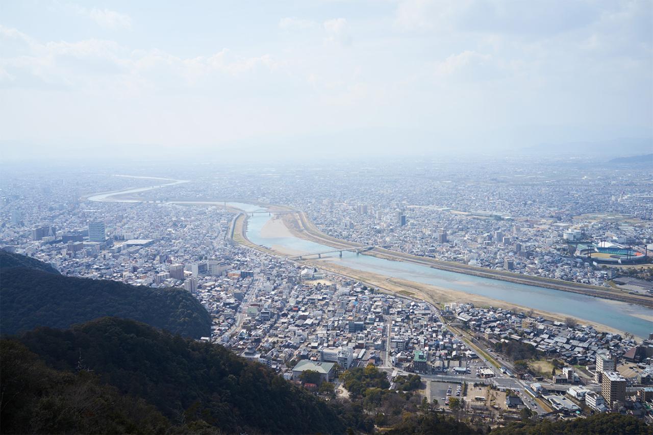 岐阜市の中心を流れる長良川