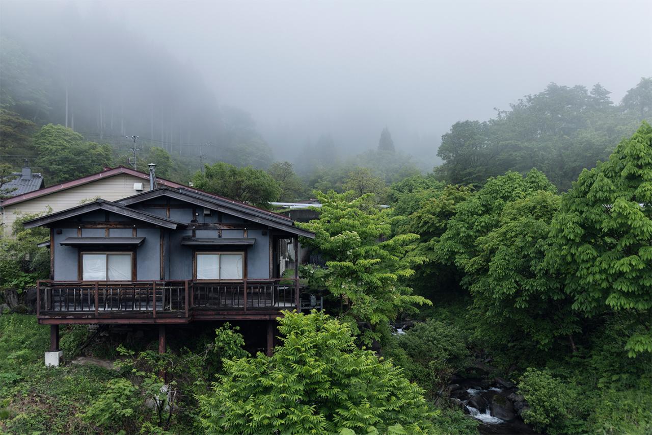 「奥の奥」という店名通り、まさに山の“奥の奥”にあるが、はるばる何度でも訪ねたくなる料理店だ。