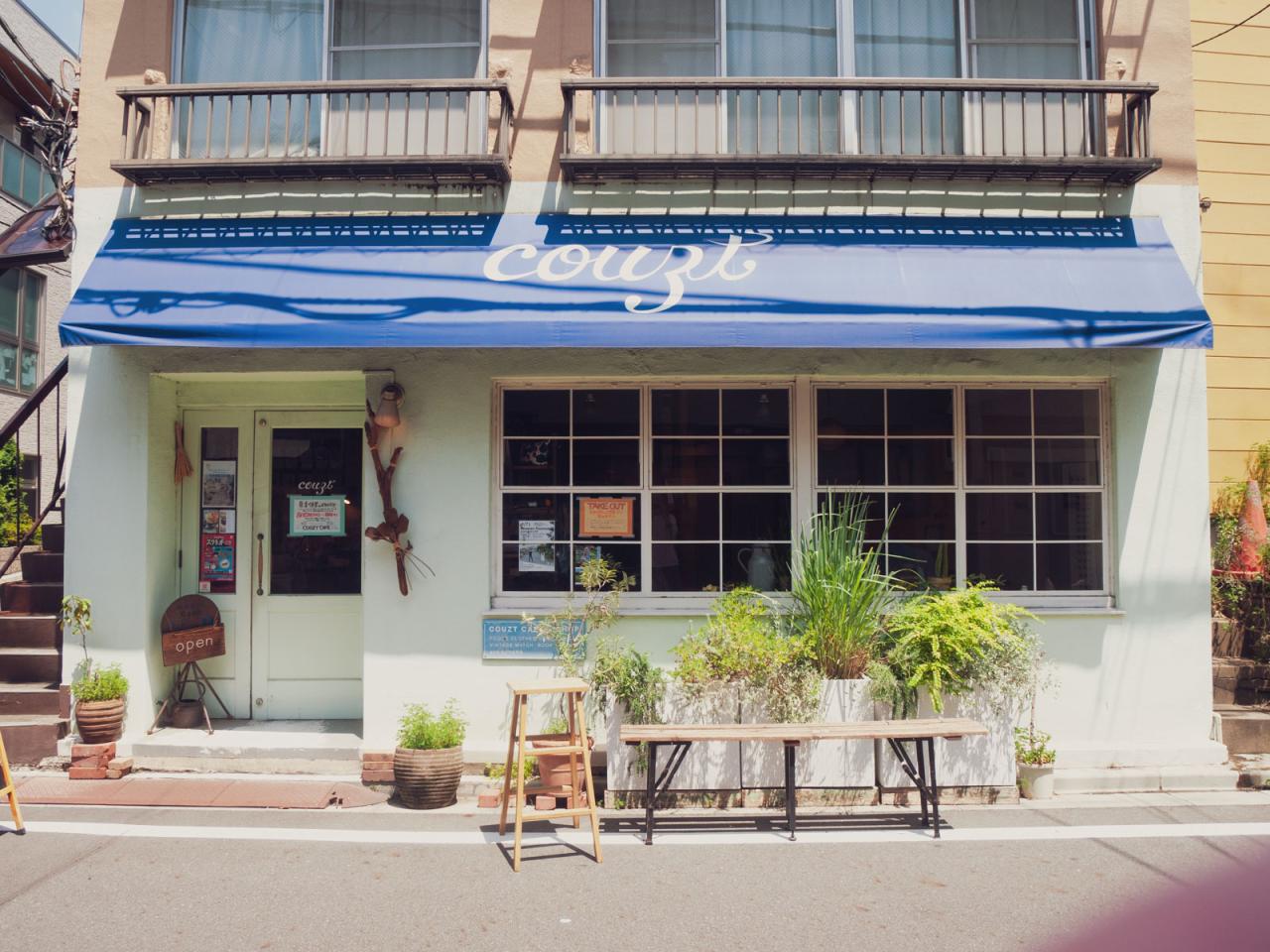 三浦坂からすぐの「COUZT CAFE ＋ SHOP」