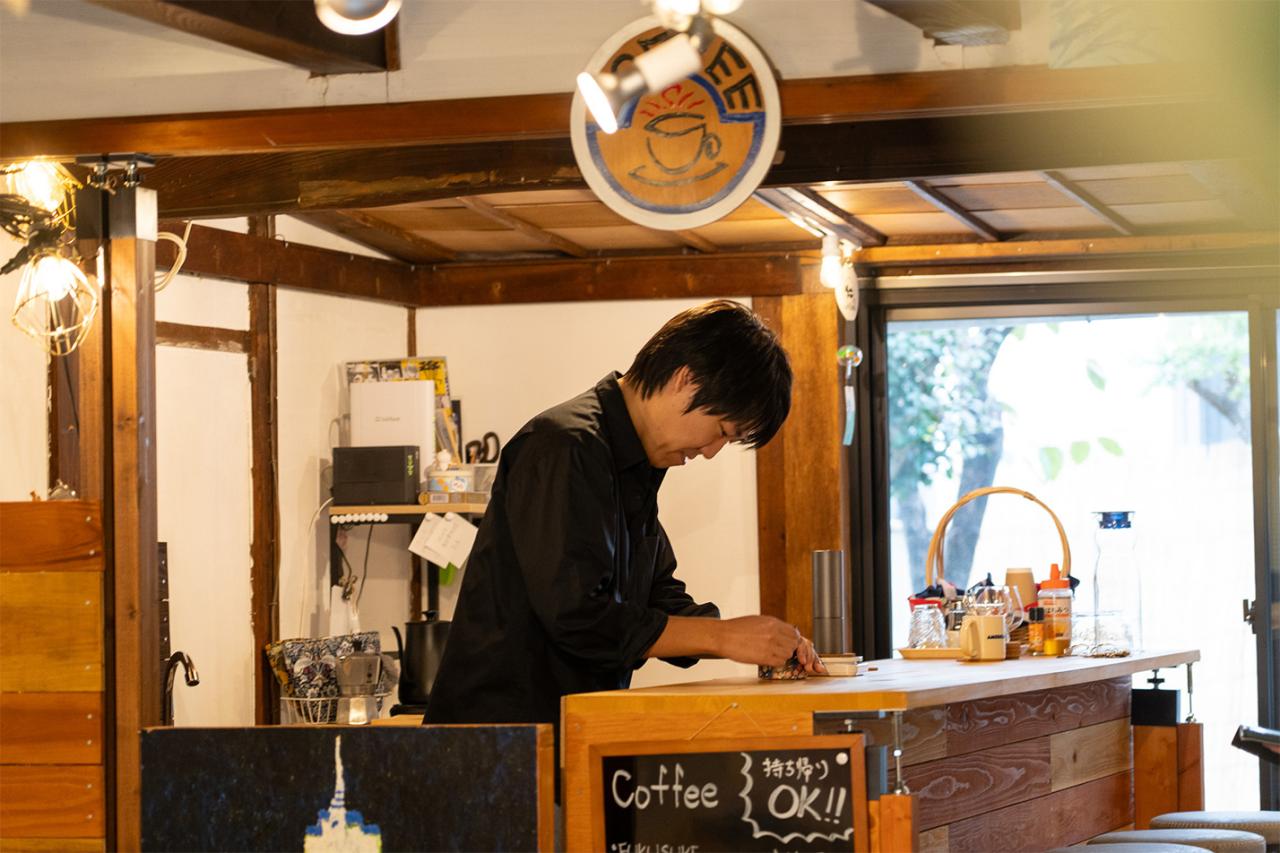 店主の松崎通彦さん。