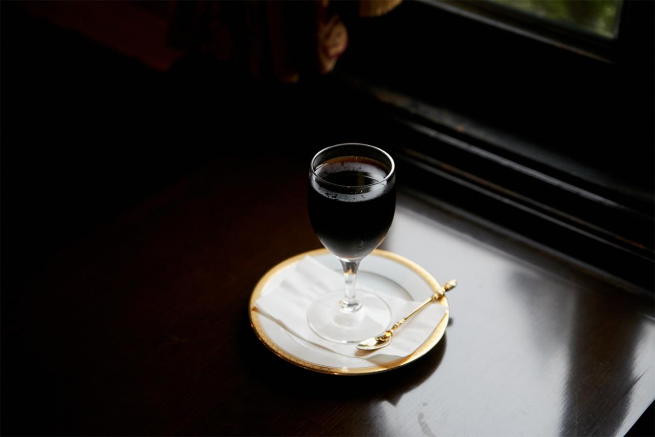 欧蘭陀珈琲（アイスコーヒー）600円。氷が入っていないため味が薄まらないのもうれしい。