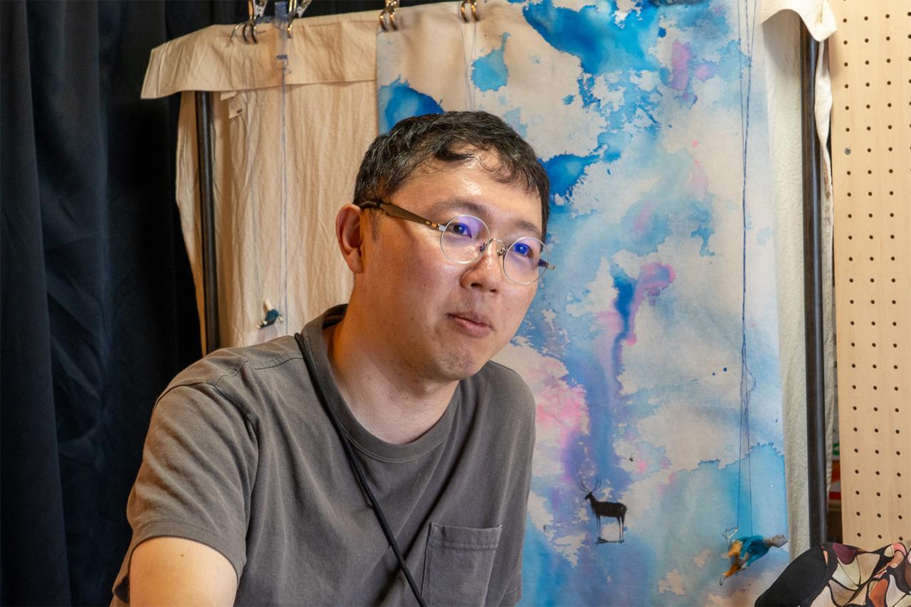 〈BOOKSHOP TRAVELLER〉オーナーの和氣正幸さん。