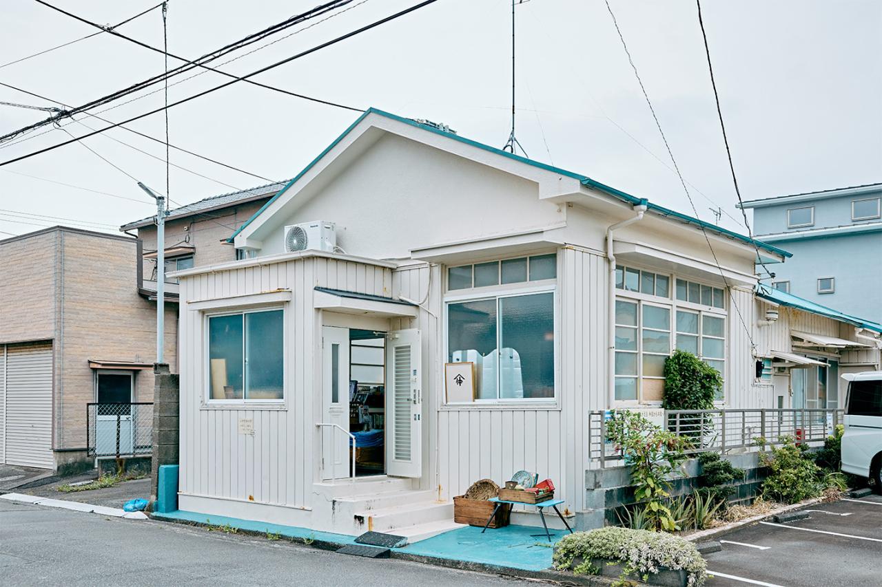 静かな住宅街のなかにある〈山仲〉。