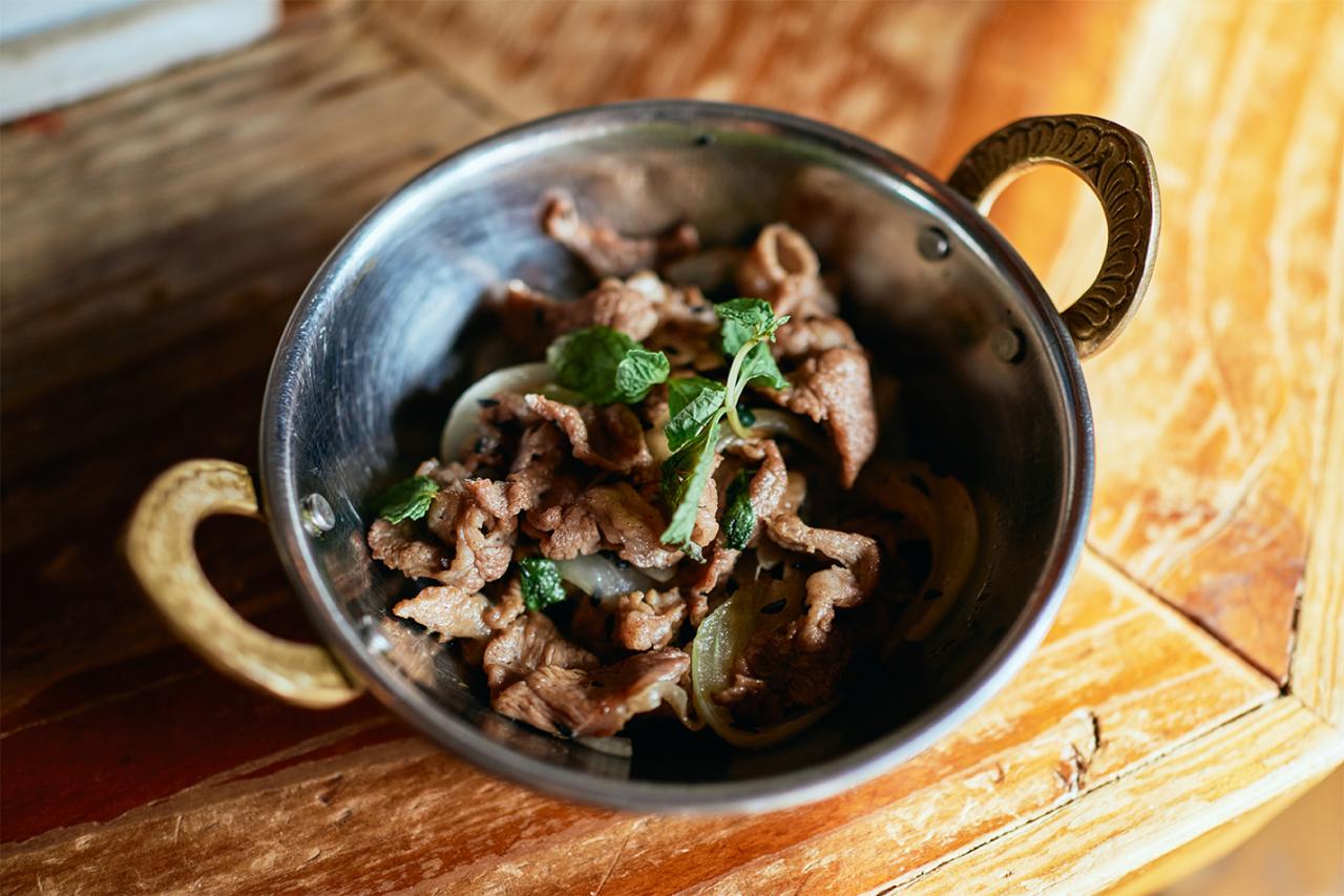 「ラム肉とミントのクミン炒め」900円