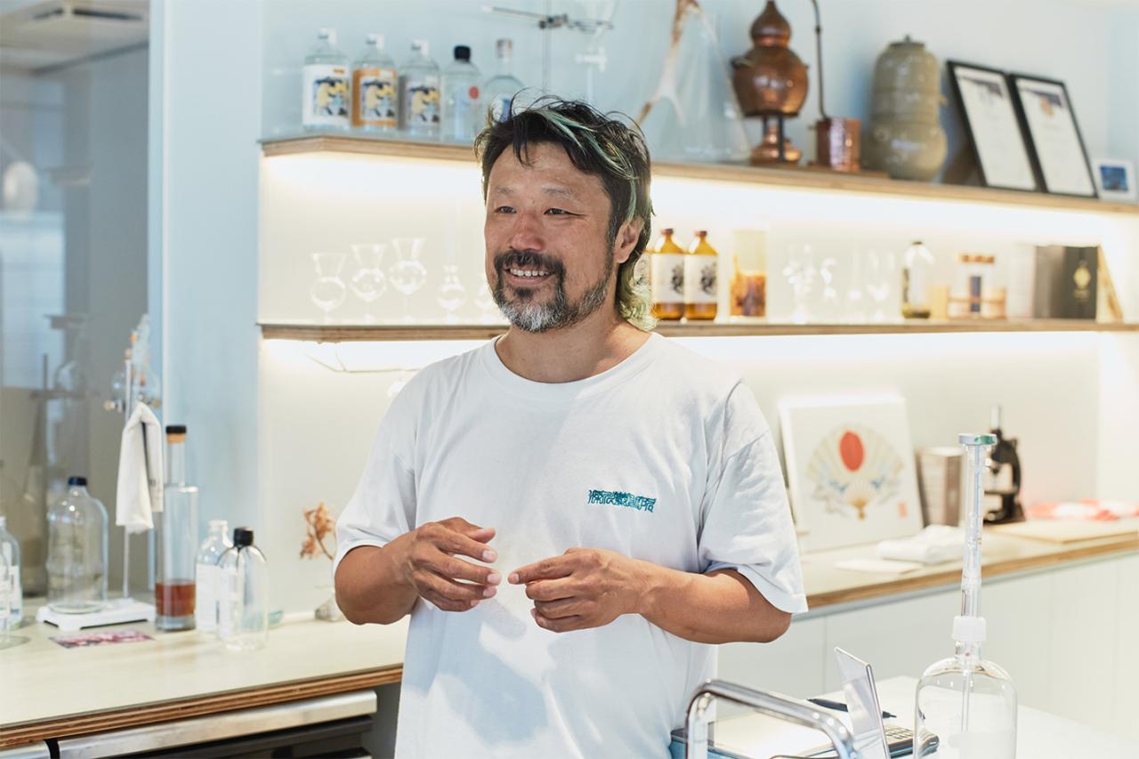 〈BAR NICO〉店主の小林幸太さん。
