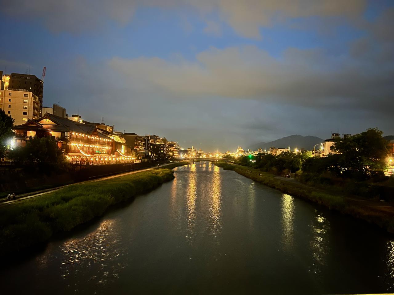 京都・五条大橋からの夜景。旅先での夜の一人歩きが好きです。（写真提供：黒田トモコ）